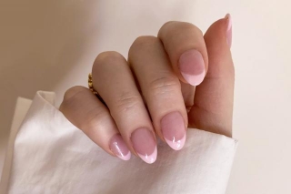 10 Pretty French Tip Nail Designs To Go With Your Clean Girl Look