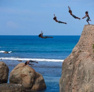 The Incredible Galle Fort Jumpers