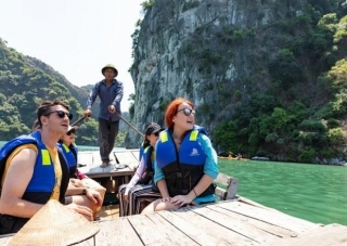 Expansion Of Visa Exemption Policy Conducive To Vietnam Tourism: Experts