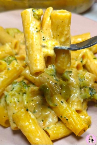 Cheesy Chicken & Broccoli Pasta Recipe | Healthy Dinner Idea