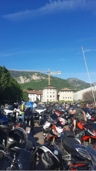 Centauri, Bikers, Motociclisti, Scooteristi, Enduristi E Viaggiatori A Due Ruote In Piazza Fiera