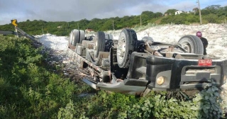 Motorista Morre Após Caminhão Carregado De Gesso Tombar Na BR-226