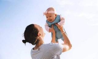 Μητρότητα: Πώς επηρεάζει την αυτοπεποίθηση των γυναικών