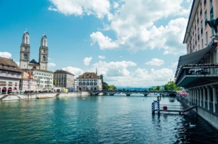 3 Days In Zurich Itinerary: Lindt, Lake Zurich & Mountains
