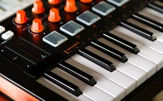 MIDI Controller Buying Guide To Unlock Your Creative Potential