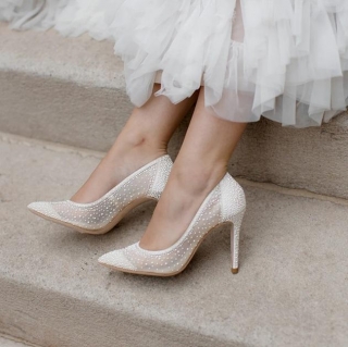 Tying The Knot: How To Pick The Ideal Bridal Shoes