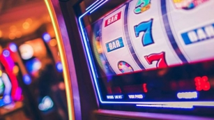 Seni Perjudian Yang Bertanggung Jawab Menikmati Slot Machine On The Web Dengan Aman