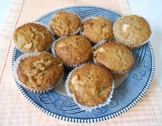 How To Make Healthy Apple Oatmeal Muffins (No Butter, High Protein)