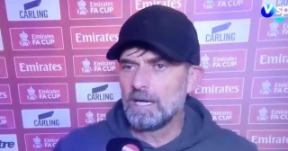 Jurgen Klopp Storms Out Of Interview And Mocks Reporter's Appearance After Man Utd Loss