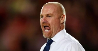 Everton Training Camp Chaos As Sean Dyche 'slap' On Youngster Causes Team Spat