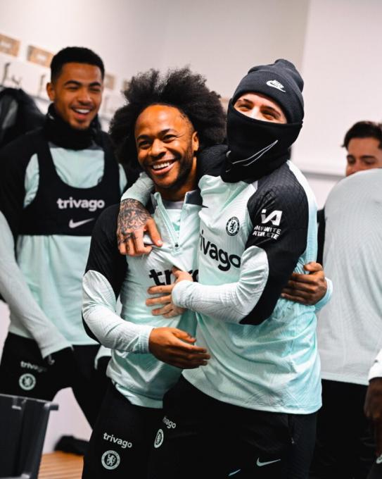 Rare Photo of Raheem Sterling With His Hair Loose Brings Decade Old Willian Meme Alive