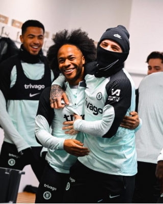 Rare Photo Of Raheem Sterling With His Hair Loose Brings Decade Old Willian Meme Alive
