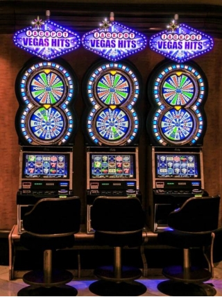 The Evolution Of Online Slots: From Classic Fruit Machines To Modern Mobile Slots
