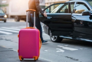 Safety First: Tips For Using Airport Car Services Responsibly