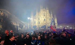 Inter, La Festa Dei Tifosi In Piazza Duomo Per Lo Scudetto Della Seconda Stella