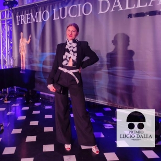 A Sanremo 2024  Al Premio Lucio Dalla  Risplede Il Look Di Bianca Gadola