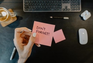 10 Sticky Notes We Need To Read Every Morning For The Rest Of The Month