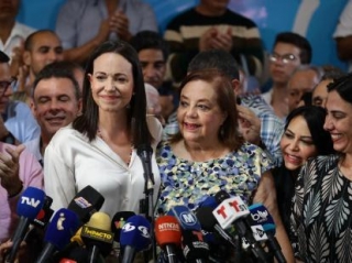 - LA POLITICA VENEZOLANA ES CIRCO Y “OPOSICION” PAYASOS - MARIA CORINA ESTAFA A LOS VENEZOLANOS. CORINA YORIS “REEMPLAZO”