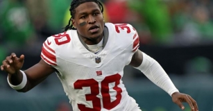 Darnay Holmes Back With Giants, But Can He Stick?