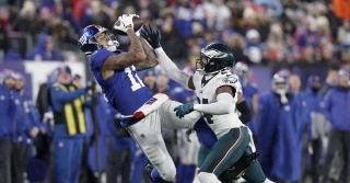 Giants Are Giving Darren Waller Some Space