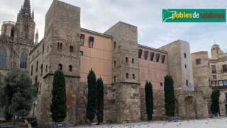 La Muralla Romana De Barcelona, La Augusta Corona De La Ciudad Condal