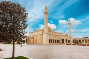 Traveling Halal Ke Eropa Timur, Kenali Juga 4 Masjid Bersejarah Ini