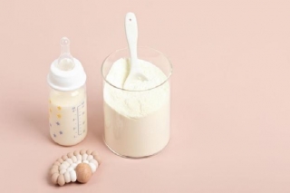 Lactose In Organic Baby Formula: Natural Carbohydrates For Growing Infants