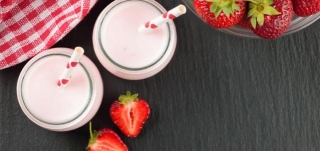 Homemade Strawberry Cashew Milk