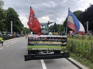 Far-Right Presence Divides Farmers’ Protest Ahead Of EU Elections