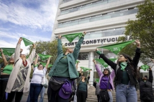 Justa Libertad: Movimiento Busca Despenalizar El Aborto En Ecuad