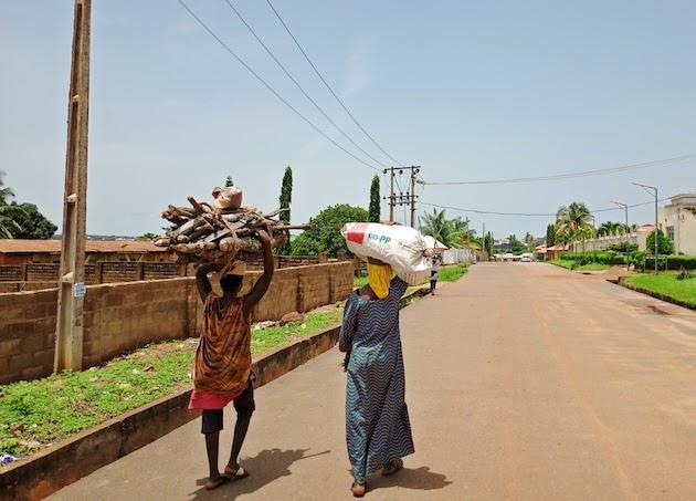 Del gas al humo: la lucha de las mujeres de Nigeria ante la subida del precio del combustible