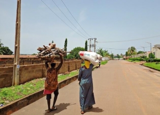 Del Gas Al Humo: La Lucha De Las Mujeres De Nigeria Ante La Subida Del Precio Del Combustible
