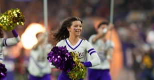 Monday Night Therapy: About The Washington Huskies With Mark Schafer Of UW Dawg Pound - Tonight At 8 PM Live!