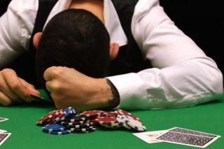 Compulsive Gambling: The Signs, Symptoms, & Causes