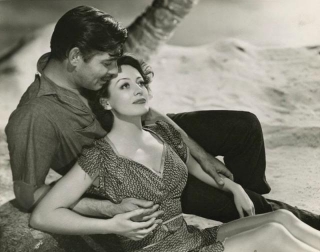 Romantic Photos Of Clark Gable And Joan Crawford During The Filming Of ‘Strange Cargo’ (1940)