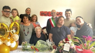 Festa A Castelvetrano Per I 100 Anni Di Nonna Nicolina