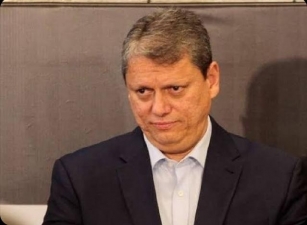 A PM Do Governador De São Paulo Tarcísio De Freitas