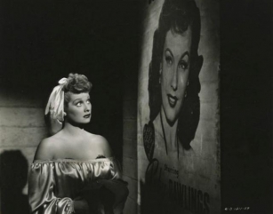 30 Vintage Photos Of Lucille Ball During The Filming Of ‘The Fuller Brush Girl’ (1950)